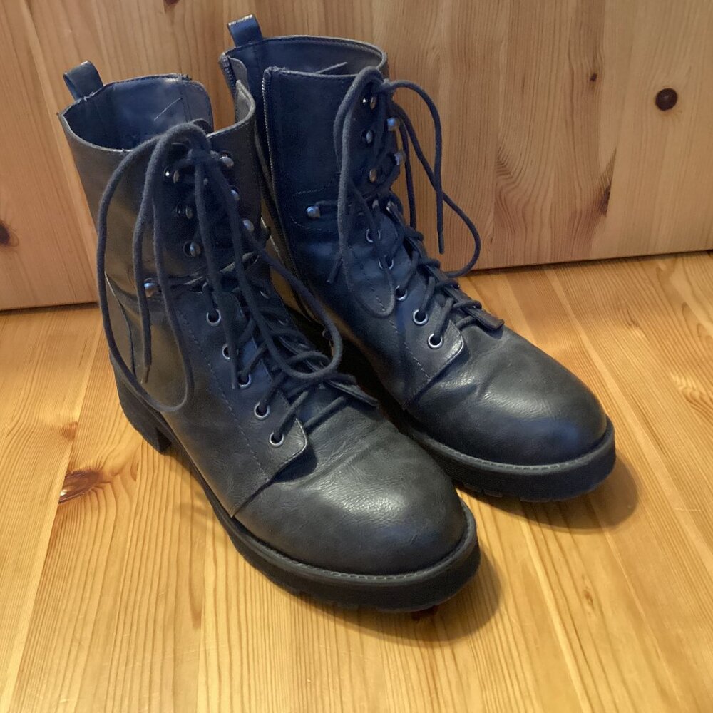 Women's MIA Indigo Lace Up Boots Size 10